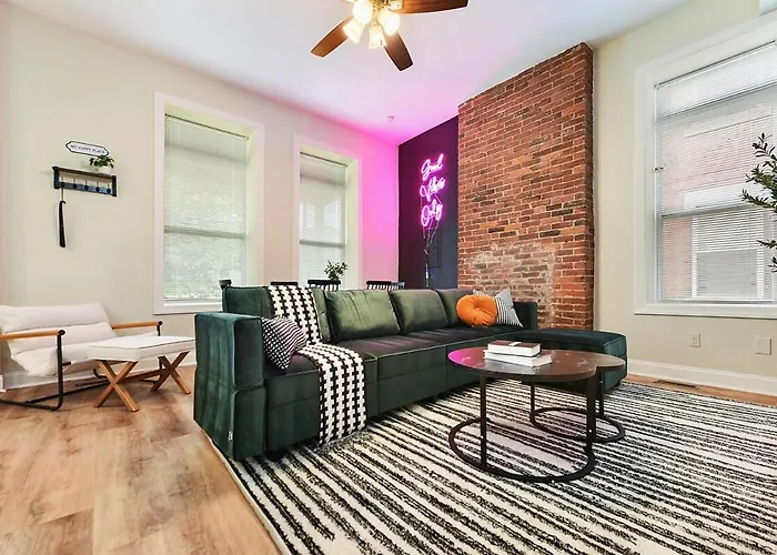 Free Parking, Netflix In East Liberty Near Shopping